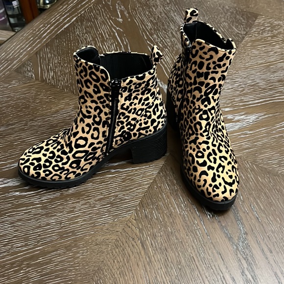 Quipid leopard animal print chunky moto boots - Picture 8 of 17